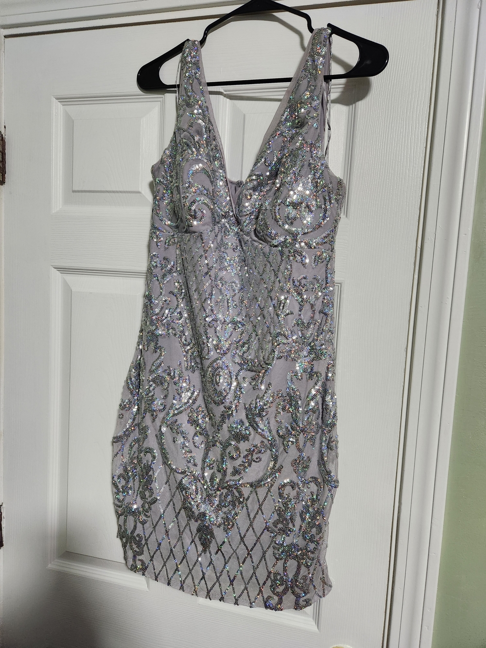 Embellished Silver Sequin V-Neck Cocktail Dress Size 4